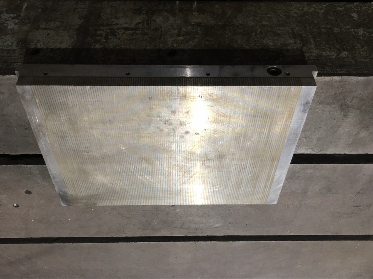 中古永磁チャック 【永電磁マグネットチャック】400ｘ300ｘH45mm 不明