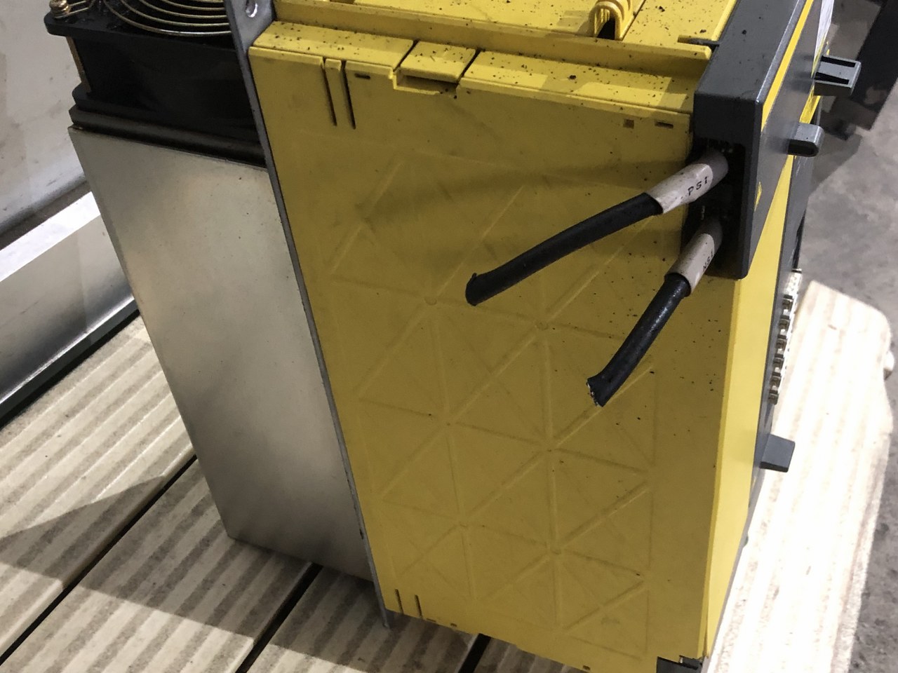 中古その他 【サーボアンプ】A06B-6111-H030#H550 ファナック