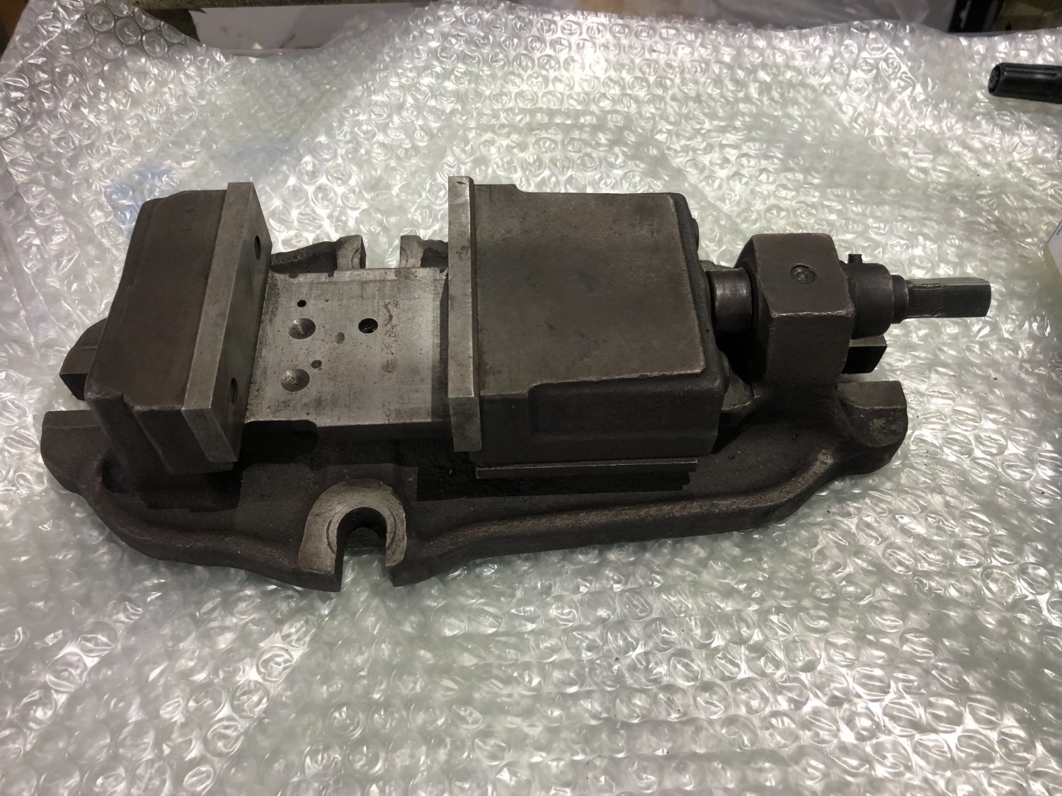 中古バイス 口幅85mm  口高30mm  口開60mm NEWS