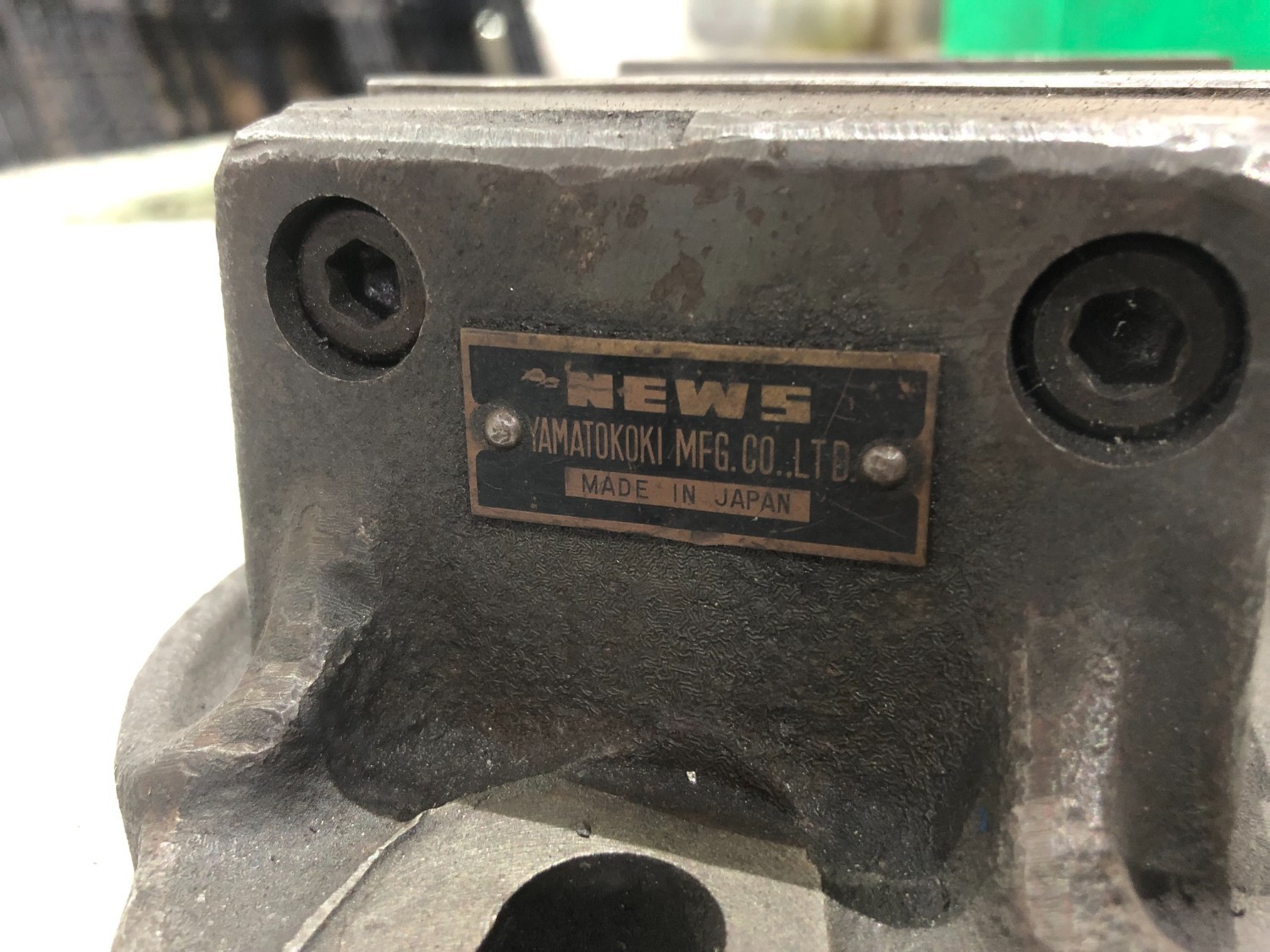 中古バイス 口幅85mm  口高30mm  口開60mm NEWS