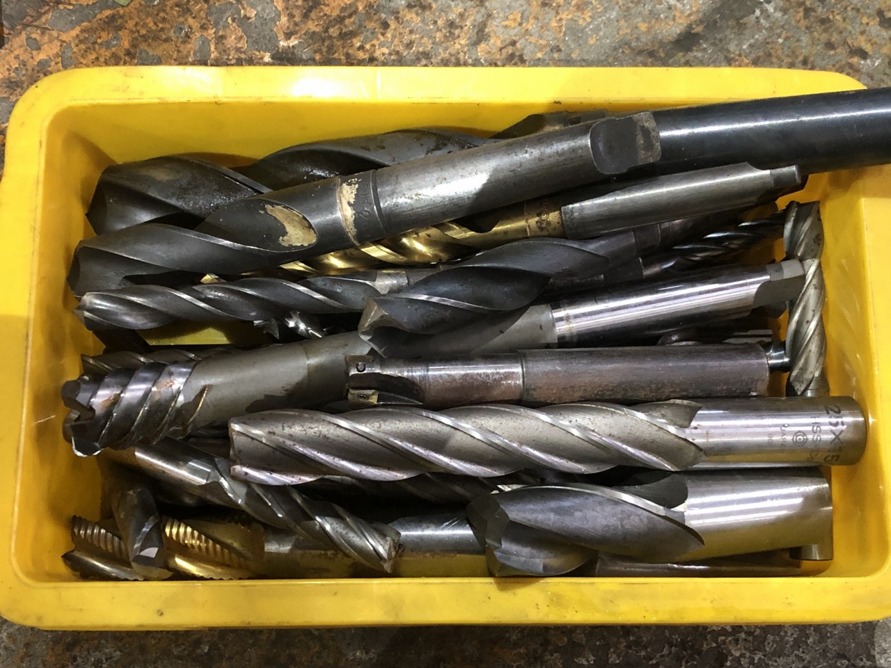 中古お買い得品・1山販売等 【切削工具1山】様々なメーカーやサイズがあります。 メーカー混在