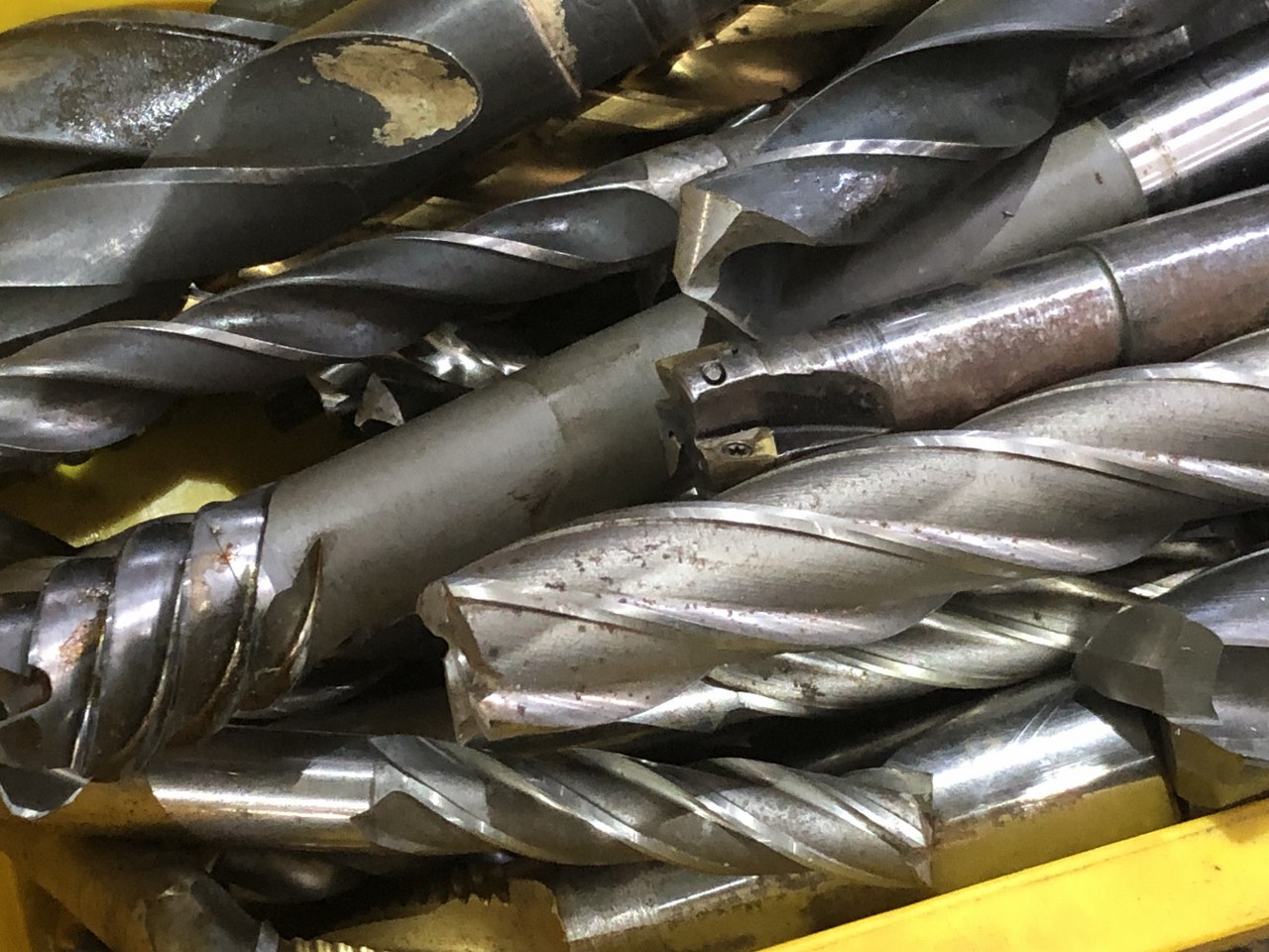 中古お買い得品・1山販売等 【切削工具1山】様々なメーカーやサイズがあります。 メーカー混在