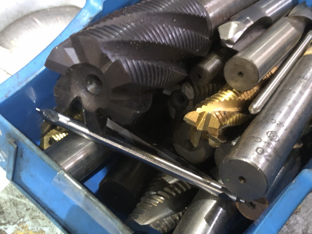 中古お買い得品・1山販売等 【切削工具1山】様々なメーカーやサイズがあります。 メーカー混在