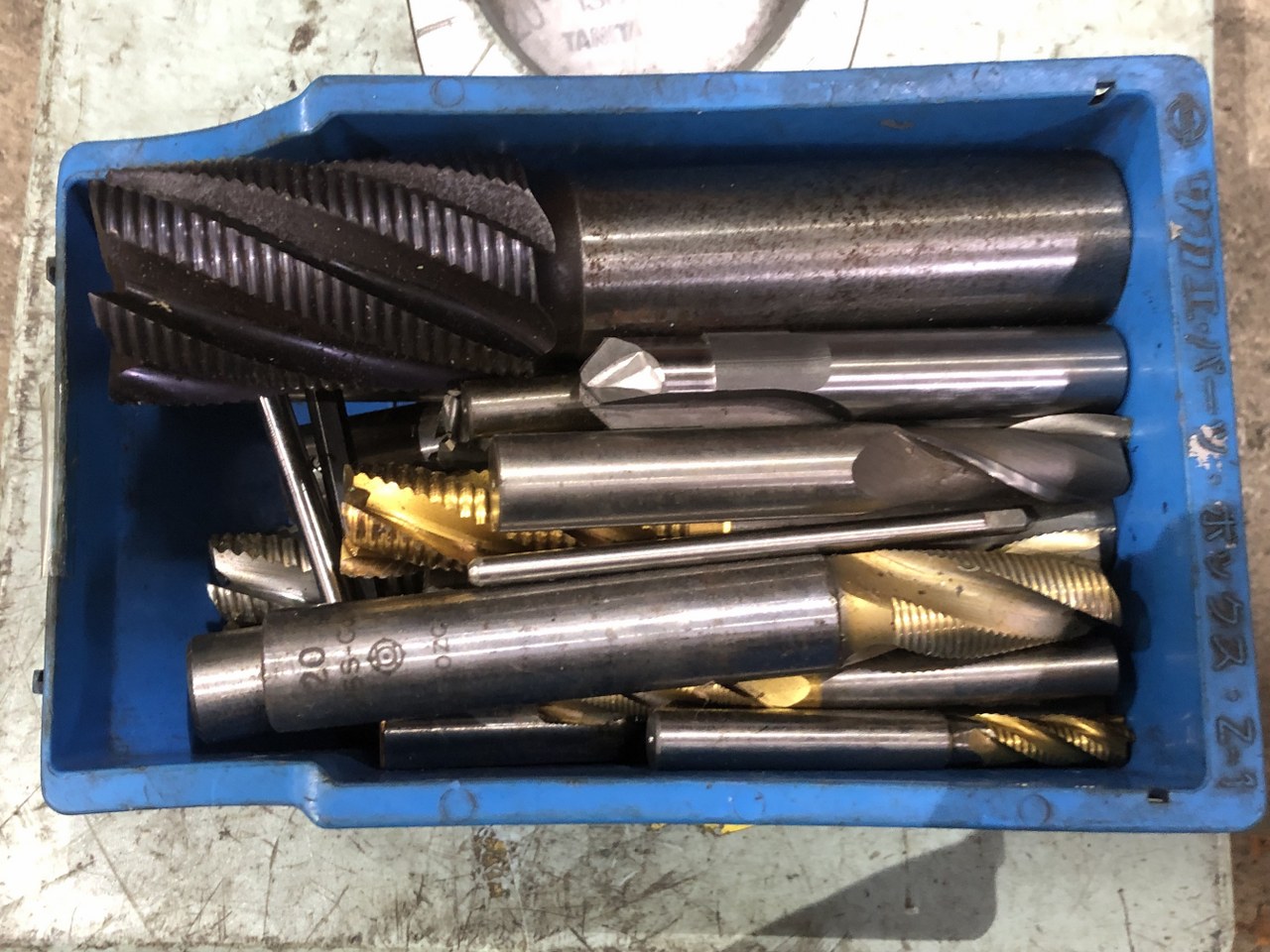 中古お買い得品・1山販売等 【切削工具1山】様々なメーカーやサイズがあります。 メーカー混在