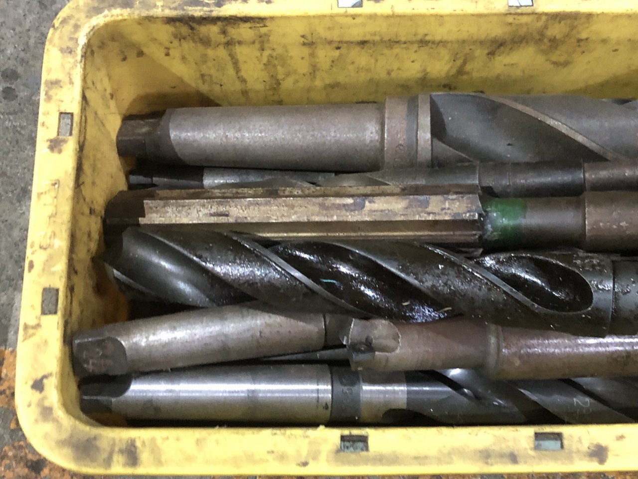 中古お買い得品・1山販売等 【切削工具1山】様々なメーカーやサイズがあります。 メーカー混在