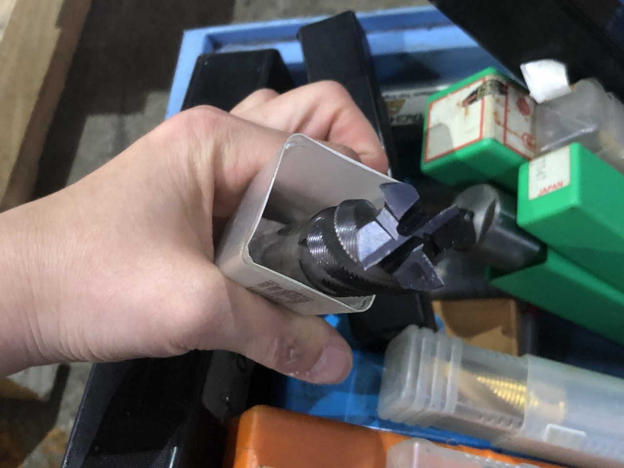 中古お買い得品・1山販売等 【切削工具1山】様々なメーカーやサイズがあります。 メーカー混在