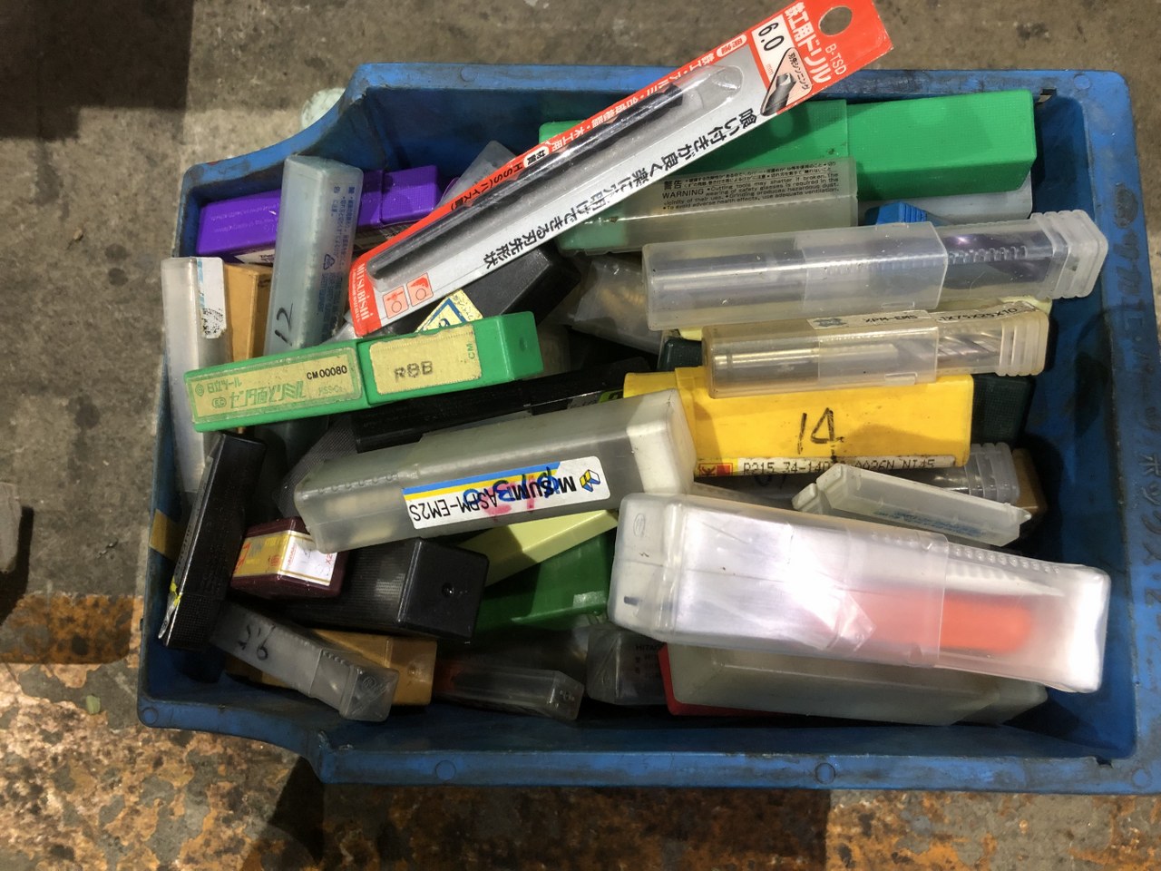 中古お買い得品・1山販売等 【切削工具1山】様々なメーカーやサイズがあります。 メーカー混在