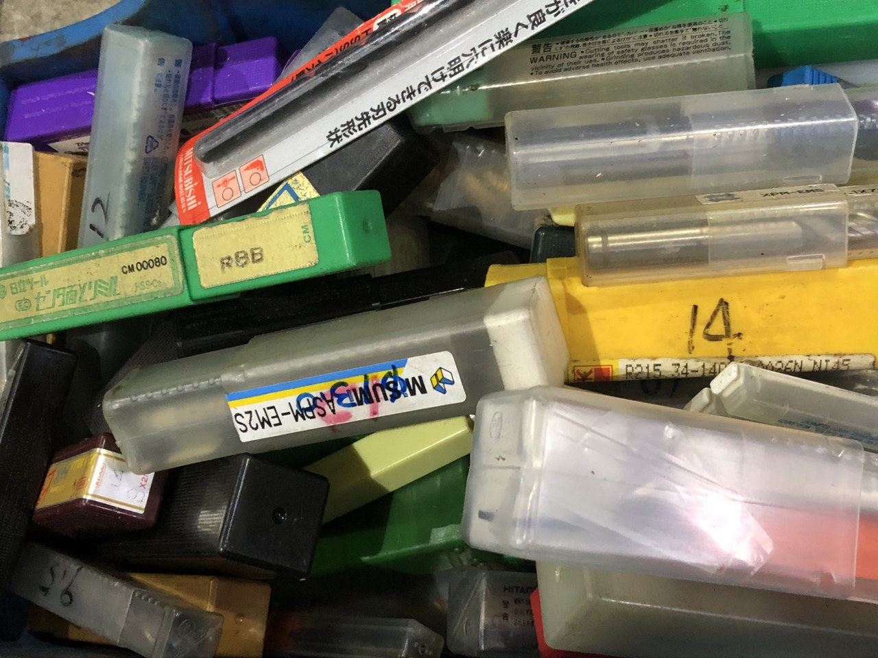 中古お買い得品・1山販売等 【切削工具1山】様々なメーカーやサイズがあります。 メーカー混在