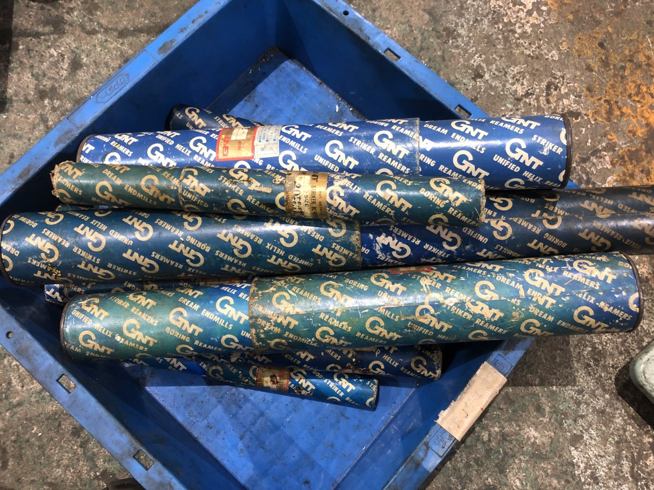 中古お買い得品・1山販売等 【ストライカーリーマ1山】様々なメーカーやサイズがあります。 メーカー混在