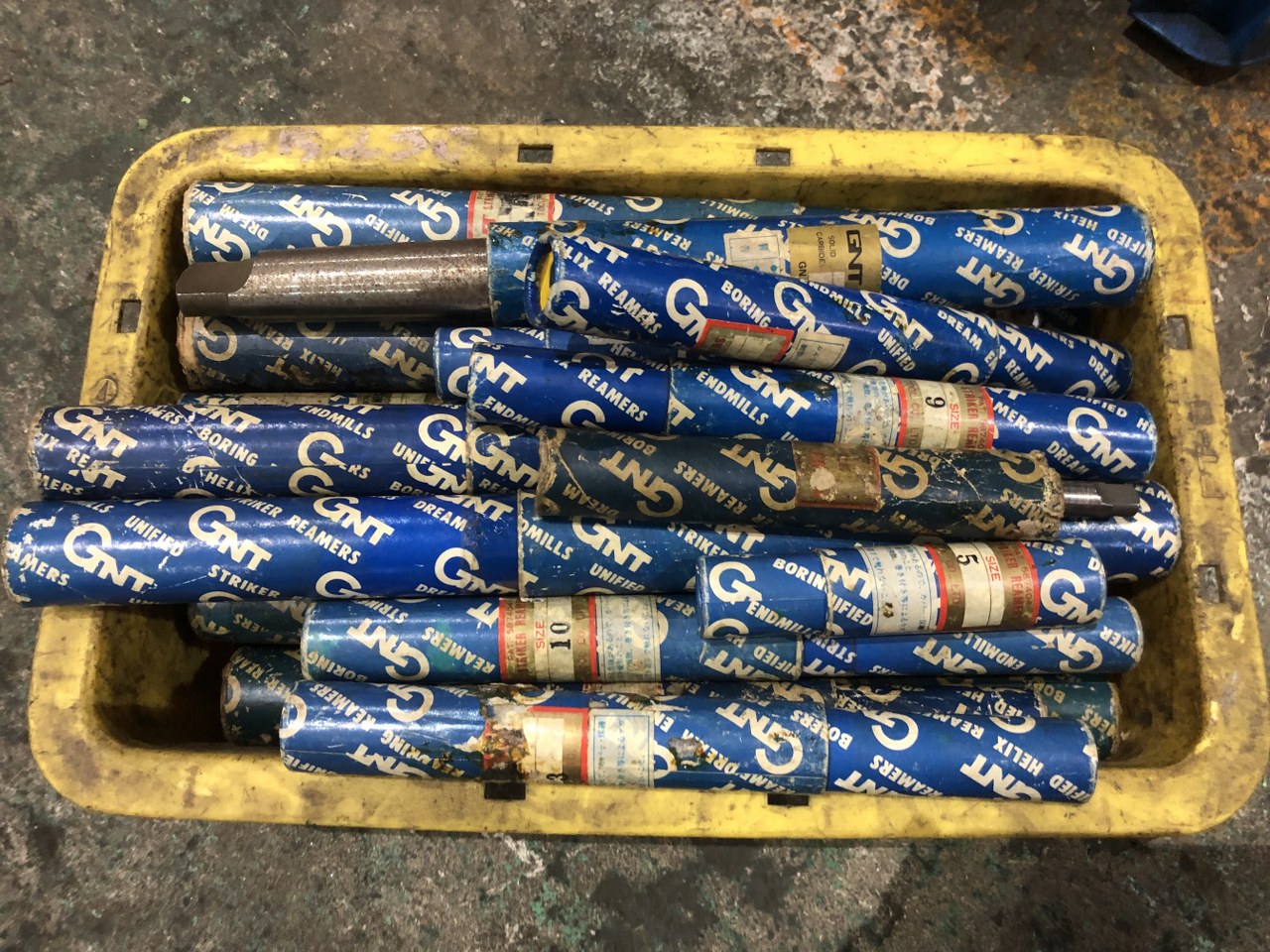 中古お買い得品・1山販売等 【ストライカーリーマ1山】様々なメーカーやサイズがあります。 メーカー混在