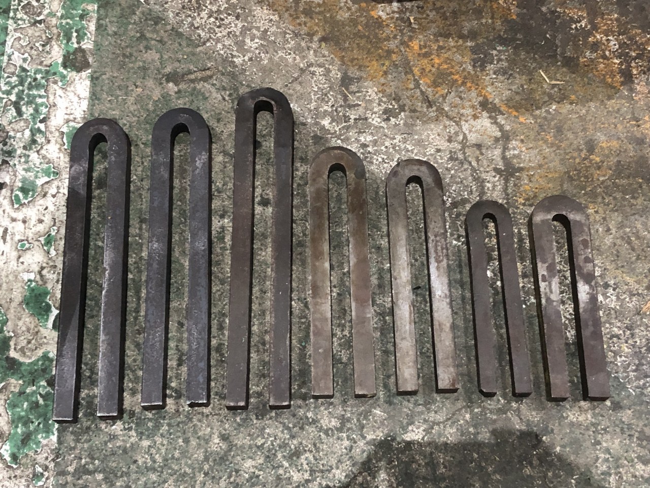 中古お買い得品・1山販売等 【プレスUクランプ】様々なメーカーやサイズがあります。 メーカー混在