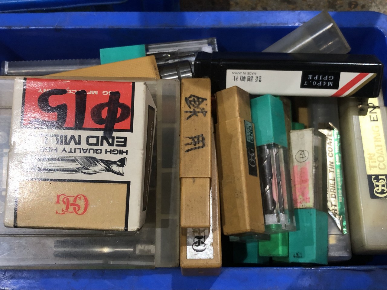 中古お買い得品・1山販売等 【切削工具1山】様々なメーカーやサイズがあります。 メーカー混在