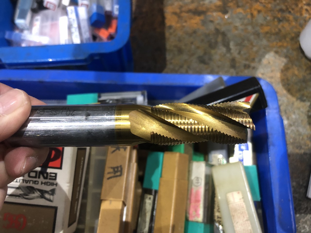 中古お買い得品・1山販売等 【切削工具1山】様々なメーカーやサイズがあります。 メーカー混在