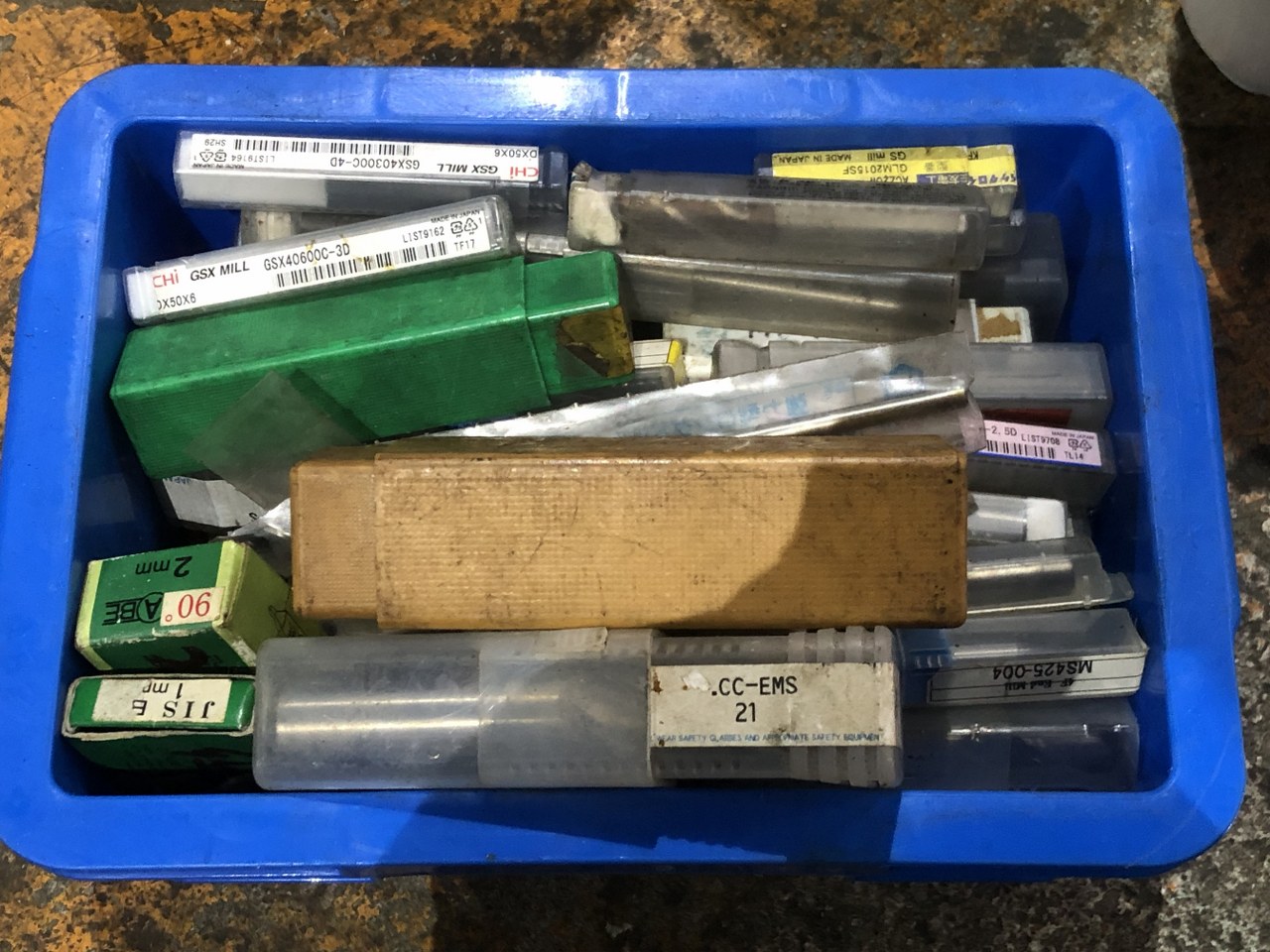 中古お買い得品・1山販売等 【切削工具1山】様々なメーカーやサイズがあります。 メーカー混在