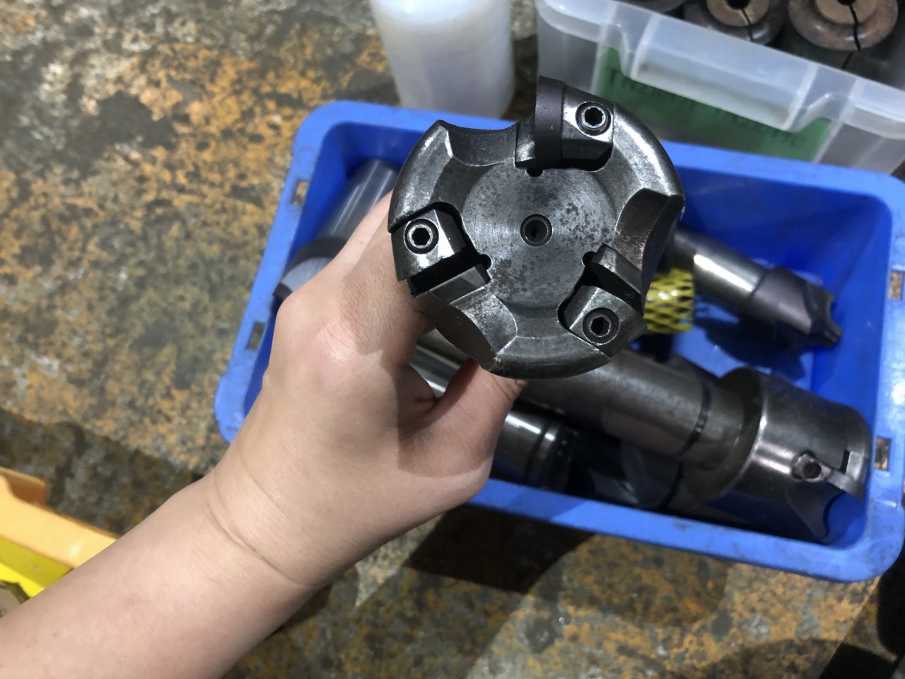 中古お買い得品・1山販売等 【切削工具1山】様々なメーカーやサイズがあります。 メーカー混在