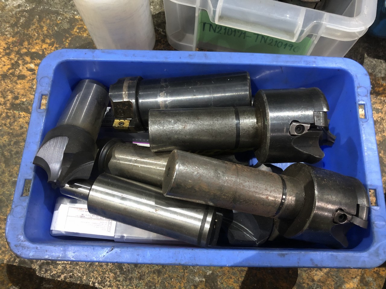 中古お買い得品・1山販売等 【切削工具1山】様々なメーカーやサイズがあります。 メーカー混在