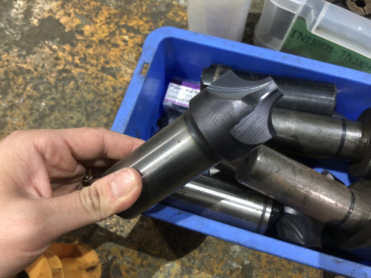 中古お買い得品・1山販売等 【切削工具1山】様々なメーカーやサイズがあります。 メーカー混在