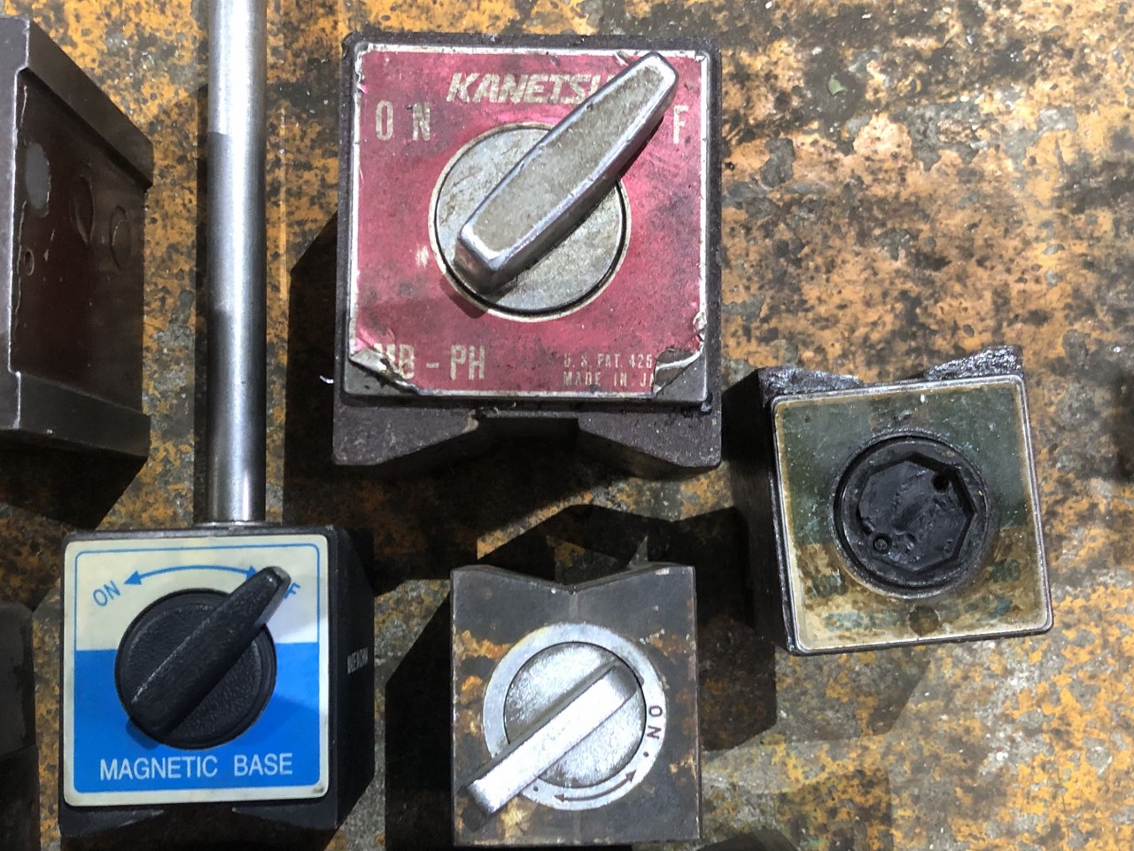 中古お買い得品・1山販売等 【マグネットホルダー1山】様々なメーカーやサイズがあります。 メーカー混在