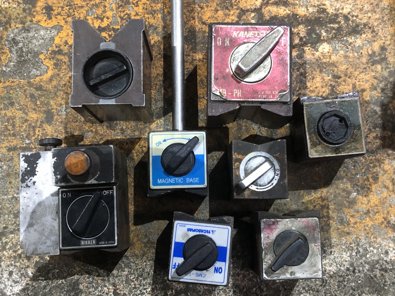 中古お買い得品・1山販売等 【マグネットホルダー1山】様々なメーカーやサイズがあります。 メーカー混在