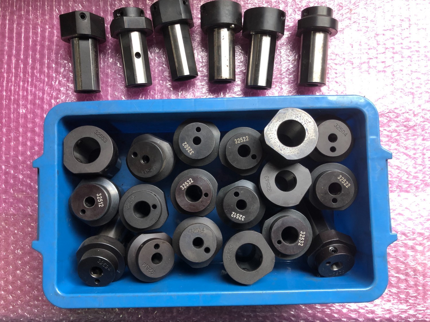 中古ツーリング 【切削工具のホルダー1山】様々なサイズがあります。 不明