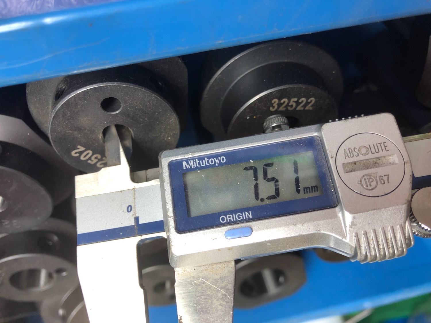 中古ツーリング 【切削工具のホルダー1山】様々なサイズがあります。 不明