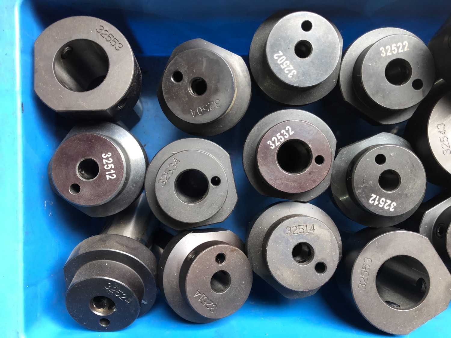 中古ツーリング 【切削工具のホルダー1山】様々なサイズがあります。 不明