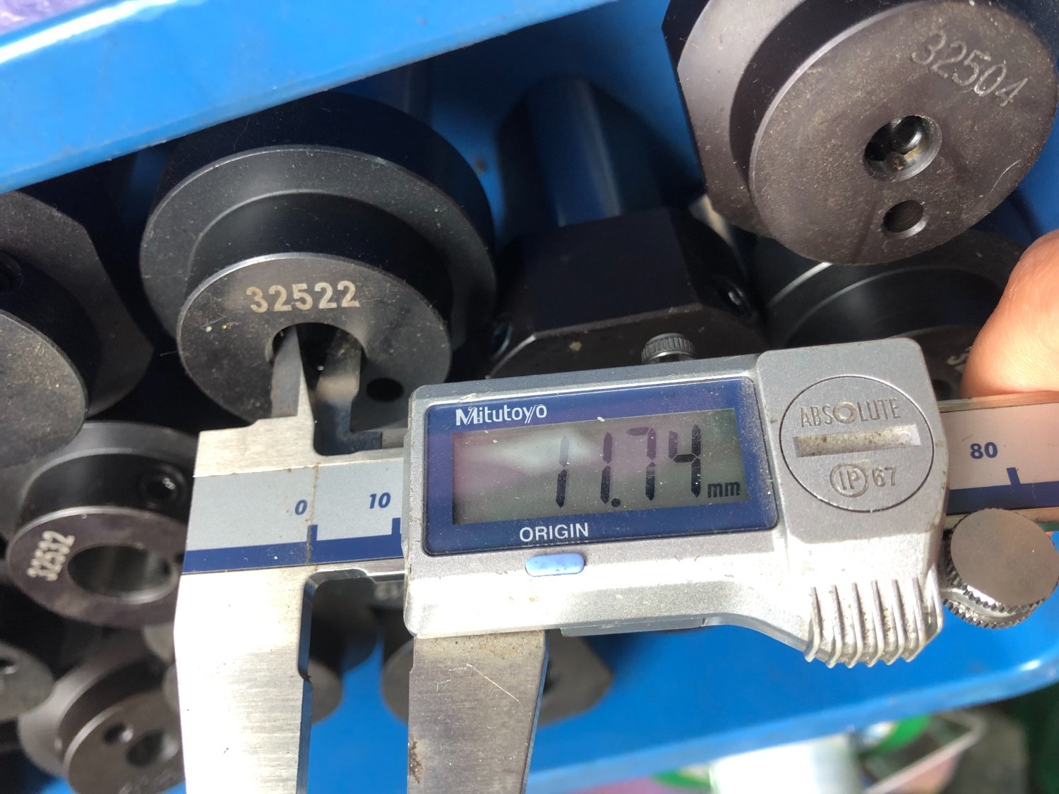 中古ツーリング 【切削工具のホルダー1山】様々なサイズがあります。 不明