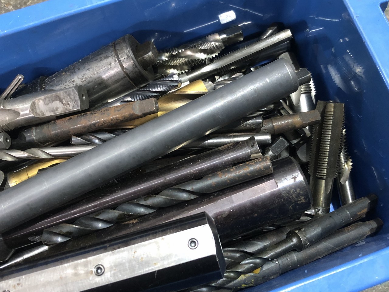 中古お買い得品・1山販売等 【切削工具1山】様々なメーカーやサイズがあります。 メーカー混在