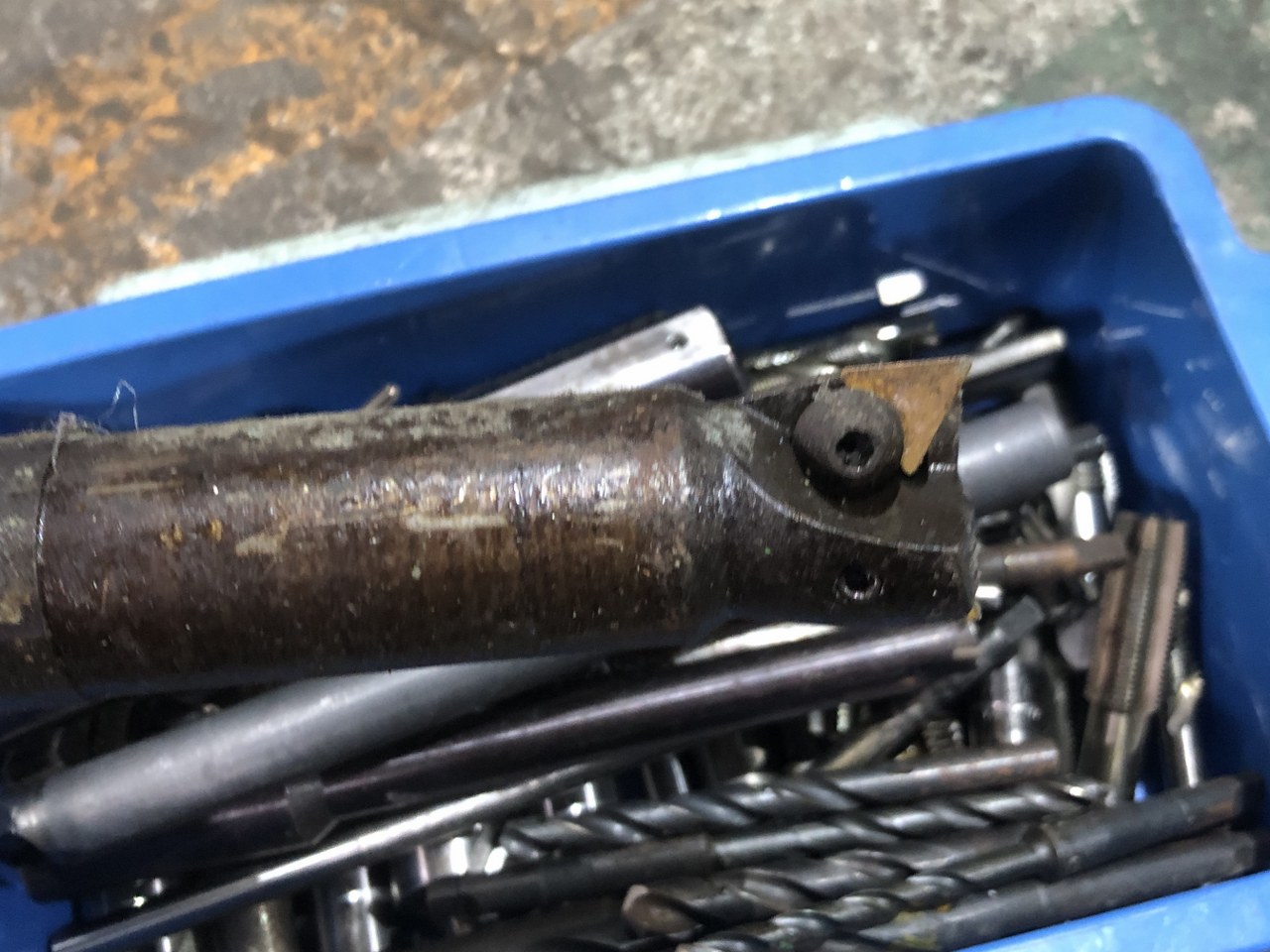 中古お買い得品・1山販売等 【切削工具1山】様々なメーカーやサイズがあります。 メーカー混在