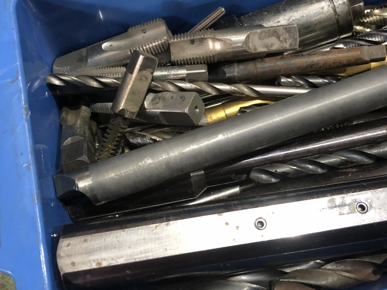 中古お買い得品・1山販売等 【切削工具1山】様々なメーカーやサイズがあります。 メーカー混在