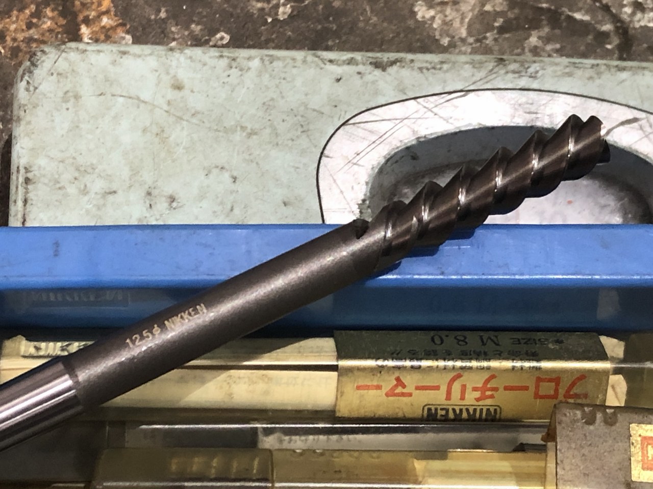 中古お買い得品・1山販売等 【切削工具1山】様々なメーカーやサイズがあります。 メーカー混在