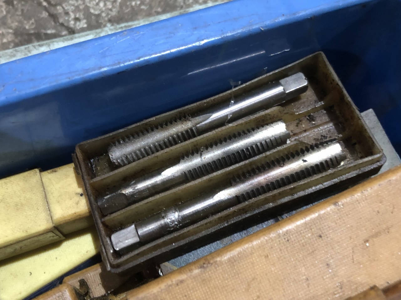 中古お買い得品・1山販売等 【切削工具1山】様々なメーカーやサイズがあります。 メーカー混在