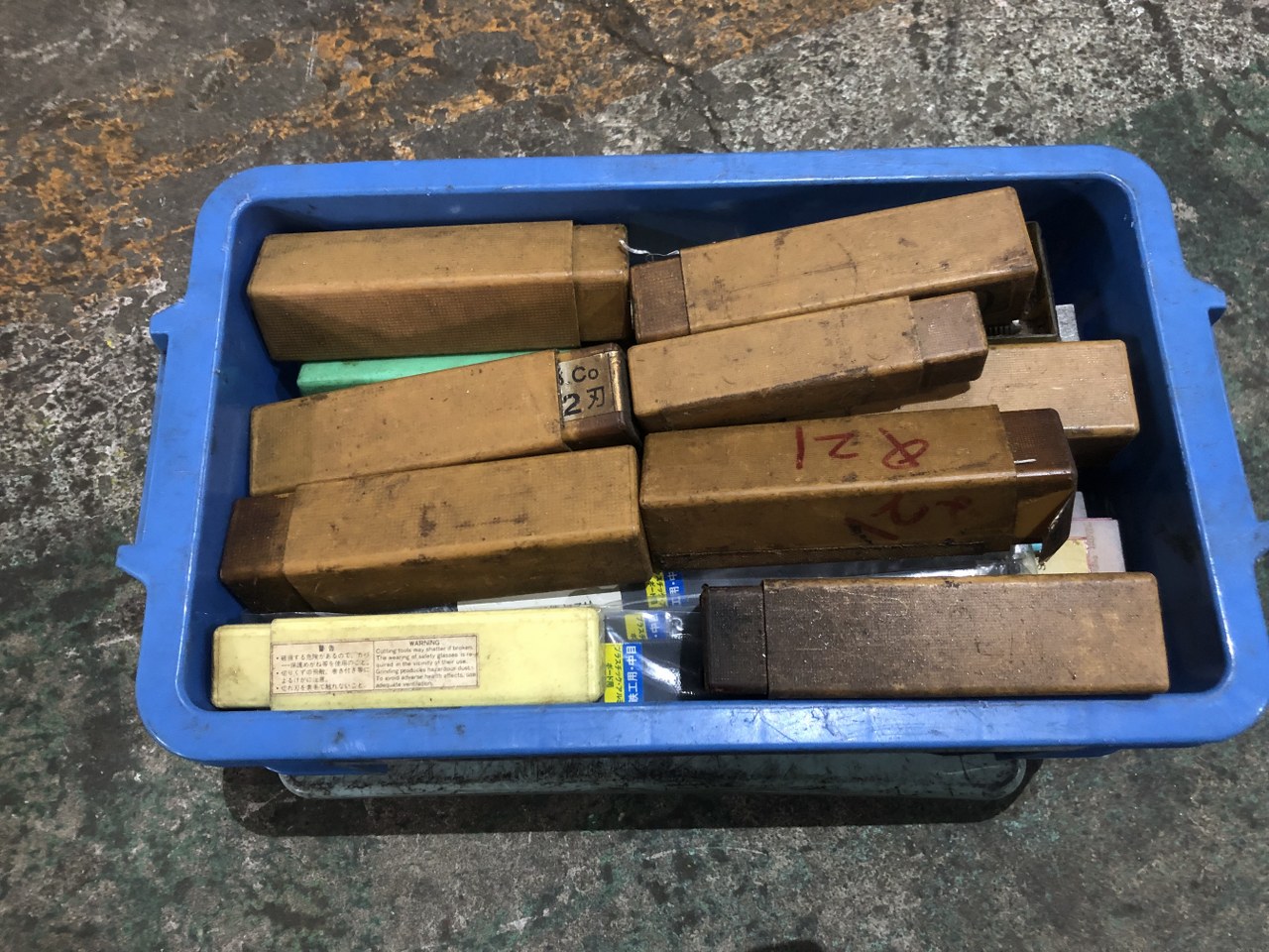 中古お買い得品・1山販売等 【切削工具1山】様々なメーカーやサイズがあります。 メーカー混在