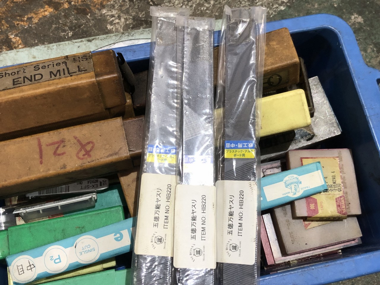 中古お買い得品・1山販売等 【切削工具1山】様々なメーカーやサイズがあります。 メーカー混在