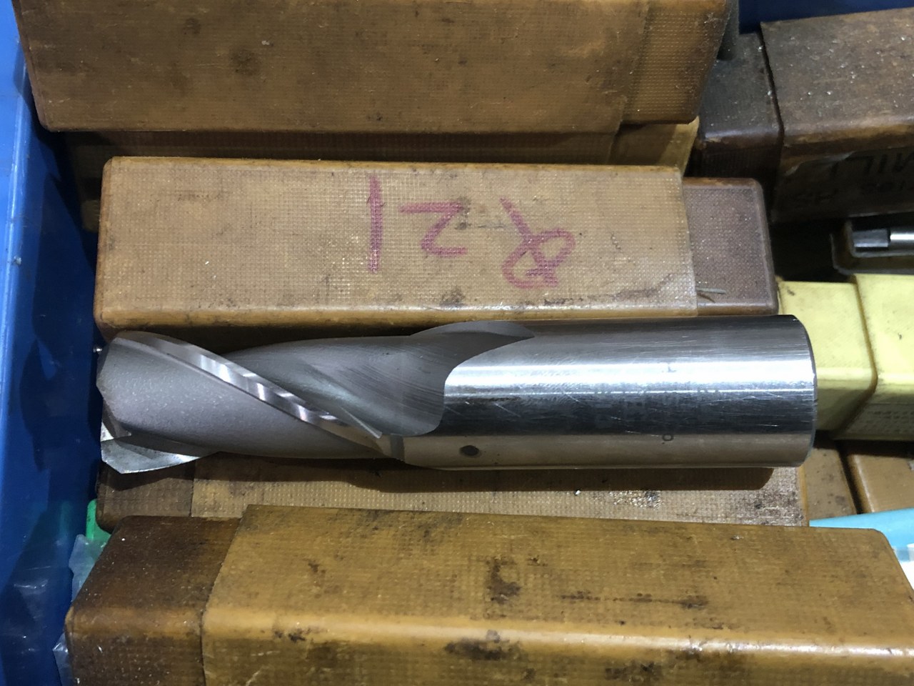 中古お買い得品・1山販売等 【切削工具1山】様々なメーカーやサイズがあります。 メーカー混在