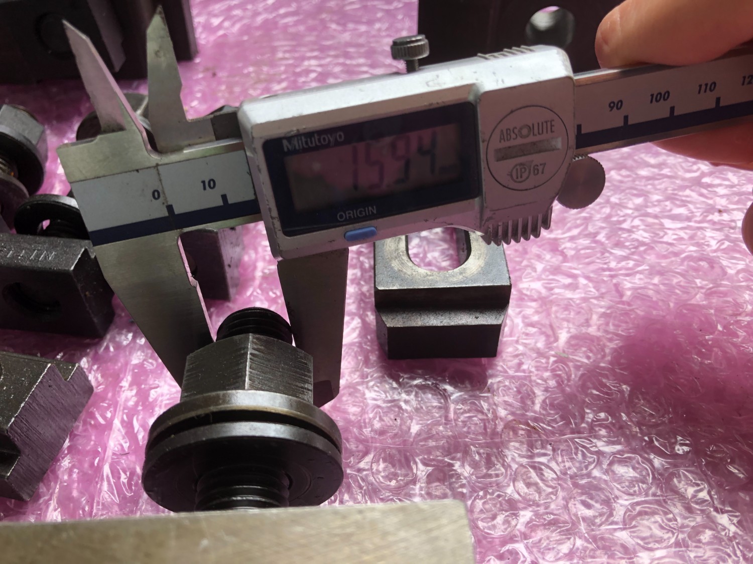 中古クランプ治具 【クランプ１山】様々なメーカーやサイズがあります。 様々なメーカーやサイズがあります。