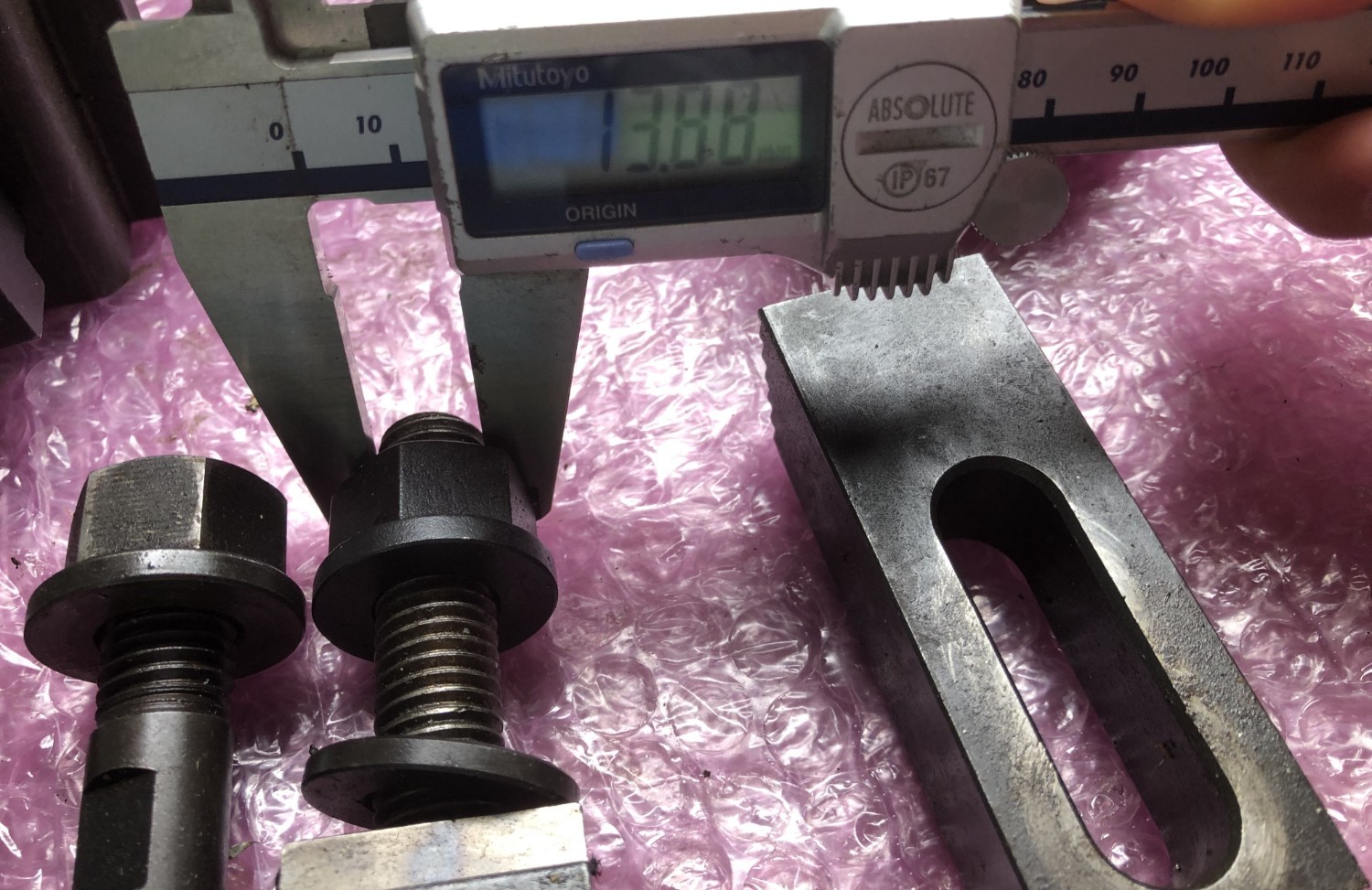 中古クランプ治具 【クランプ１山】様々なメーカーやサイズがあります。 様々なメーカーやサイズがあります。