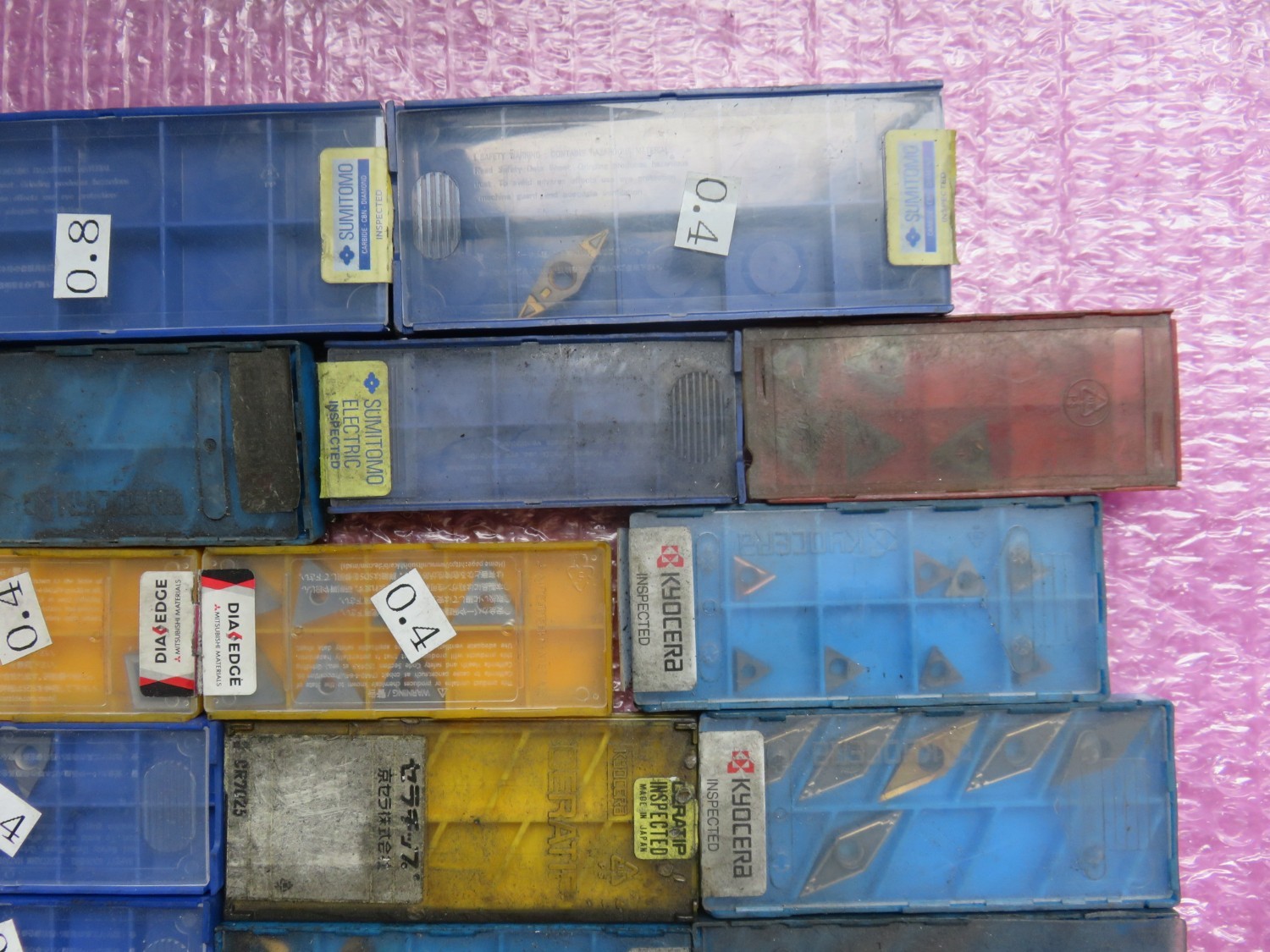 中古インサート（チップ） チップ 1山　 様々なメーカーや型式があります。