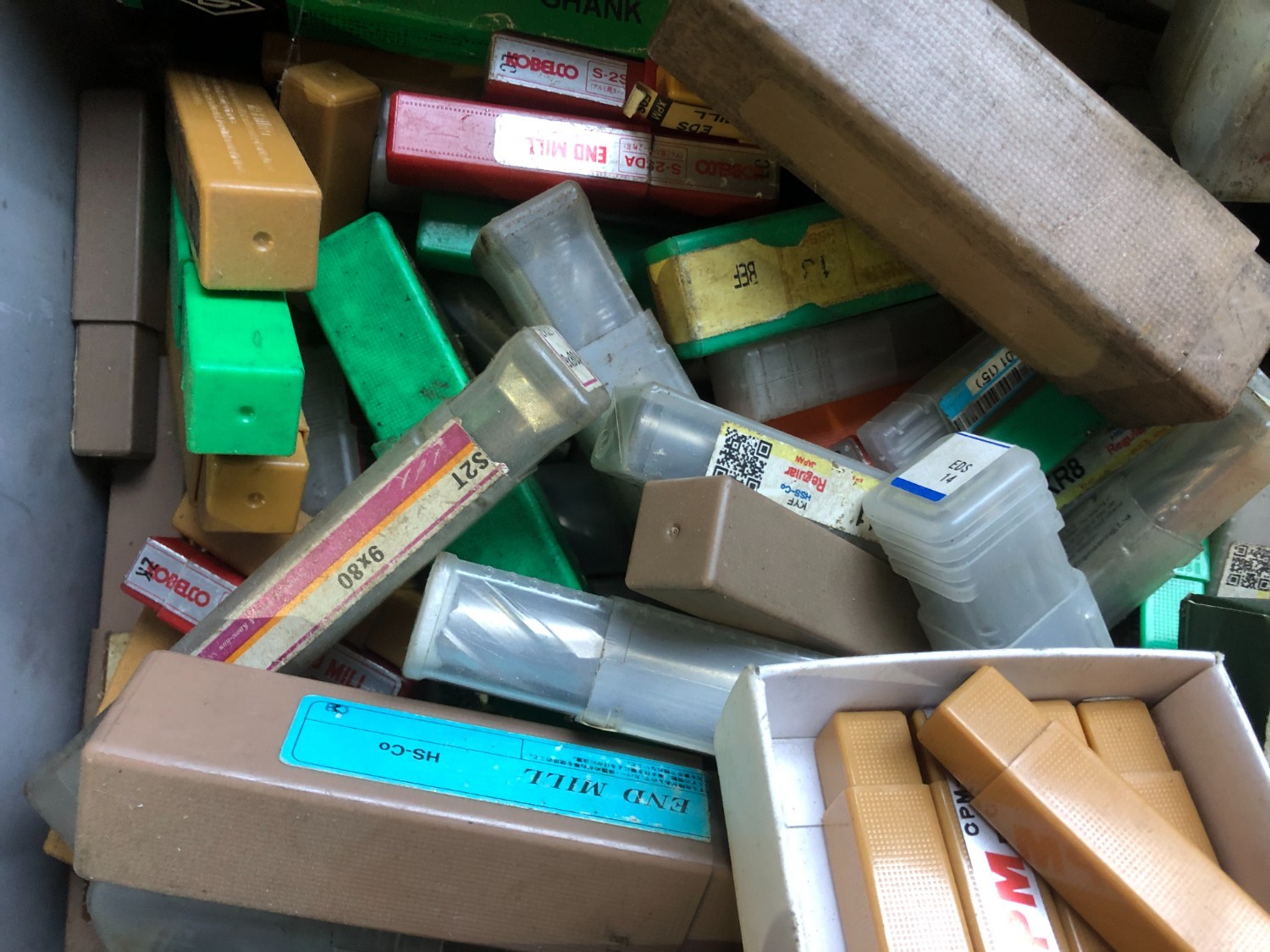 中古お買い得品・1山販売等 様々なメーカーやサイズがあります。 様々なメーカーやサイズがあります。