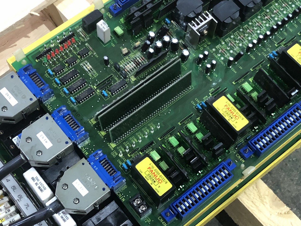 中古お買い得品・1山販売等 【サーボアンプ】A20B-1003-0864/01A、A16B-1100-0330/05B ファナック/FANUC