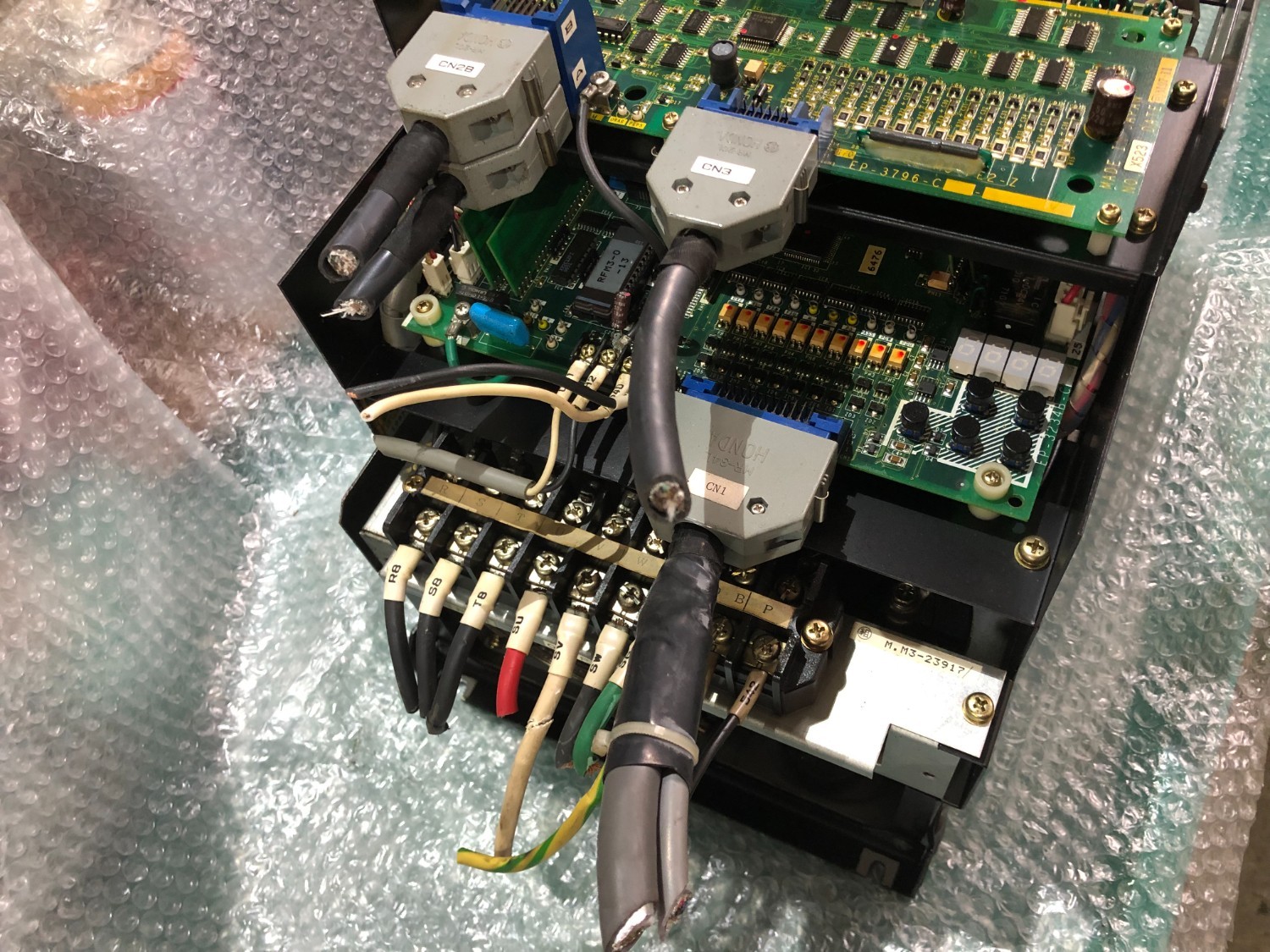 中古その他 【サーボドライブ】FRN011M3-21 富士電機/ FUJI ELECTIC