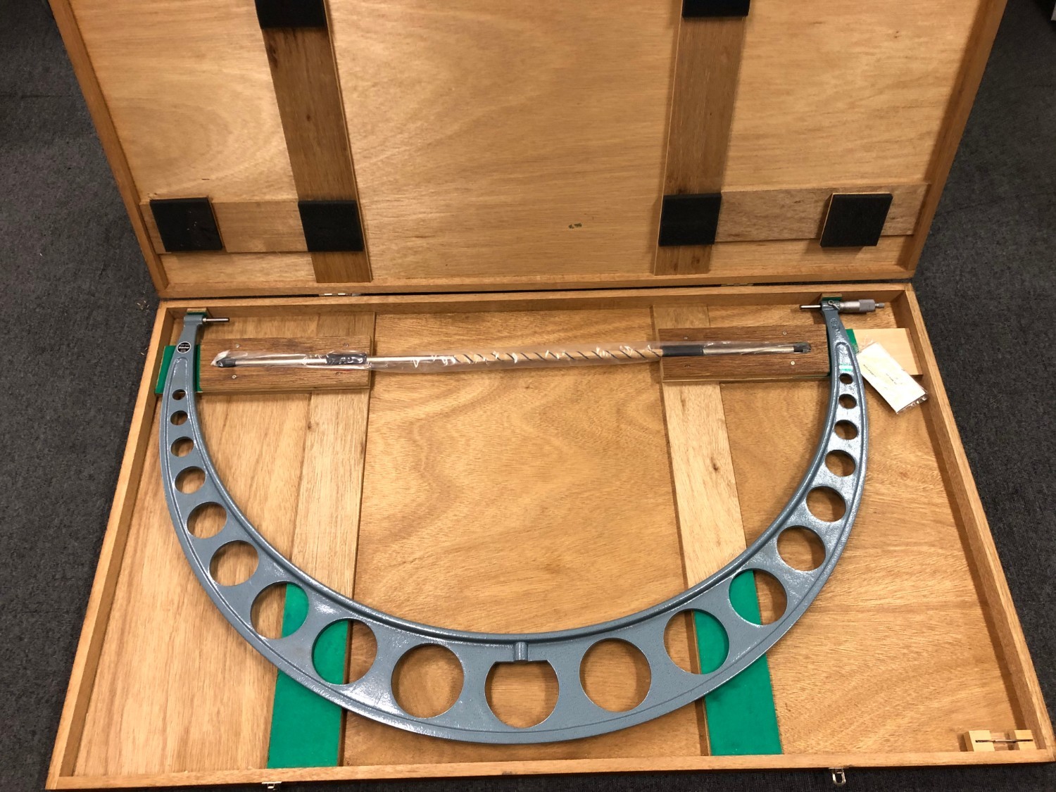 中古Outside micrometer 【マイクロメータ】不明 MITUTOYO