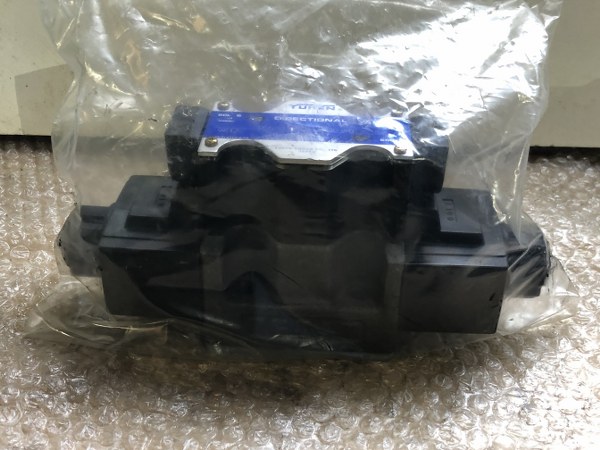 中古お買い得品・1山販売等 【方向弁】DSG-03-3C3-A100-50 油研工業/YUKEN KOGYO