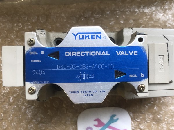 中古お買い得品・1山販売等 【方向弁】DSG-03-2B2-A100-50 油研工業/YUKEN KOGYO