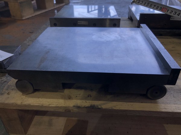 中古その他測定工具・基準器・試験機 [サインテーブル]本体サイズ：240x200x48ｍｍ 不明