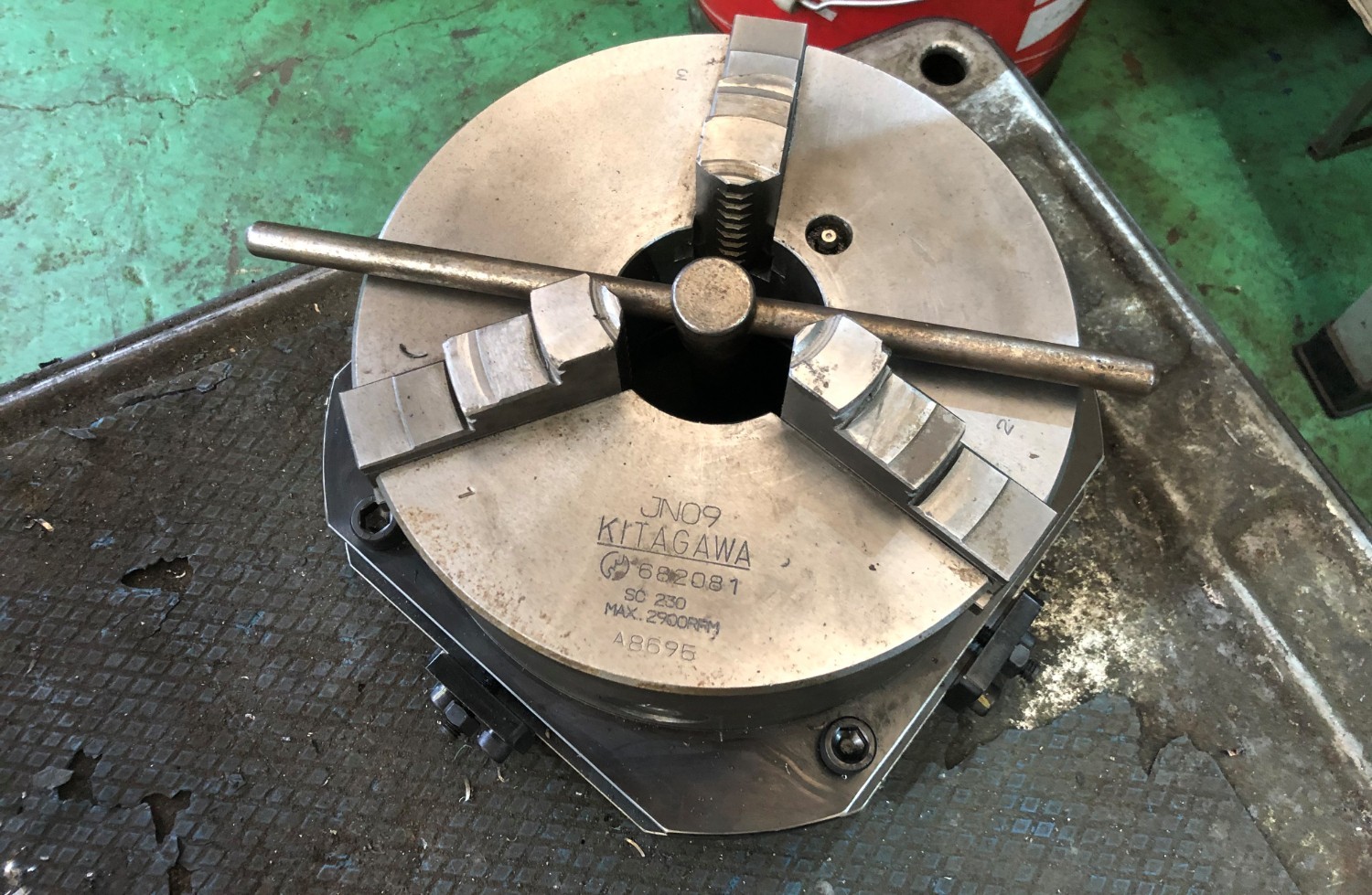 中古インデペンデントチャック 【4爪チャック】φ約300mm 不明