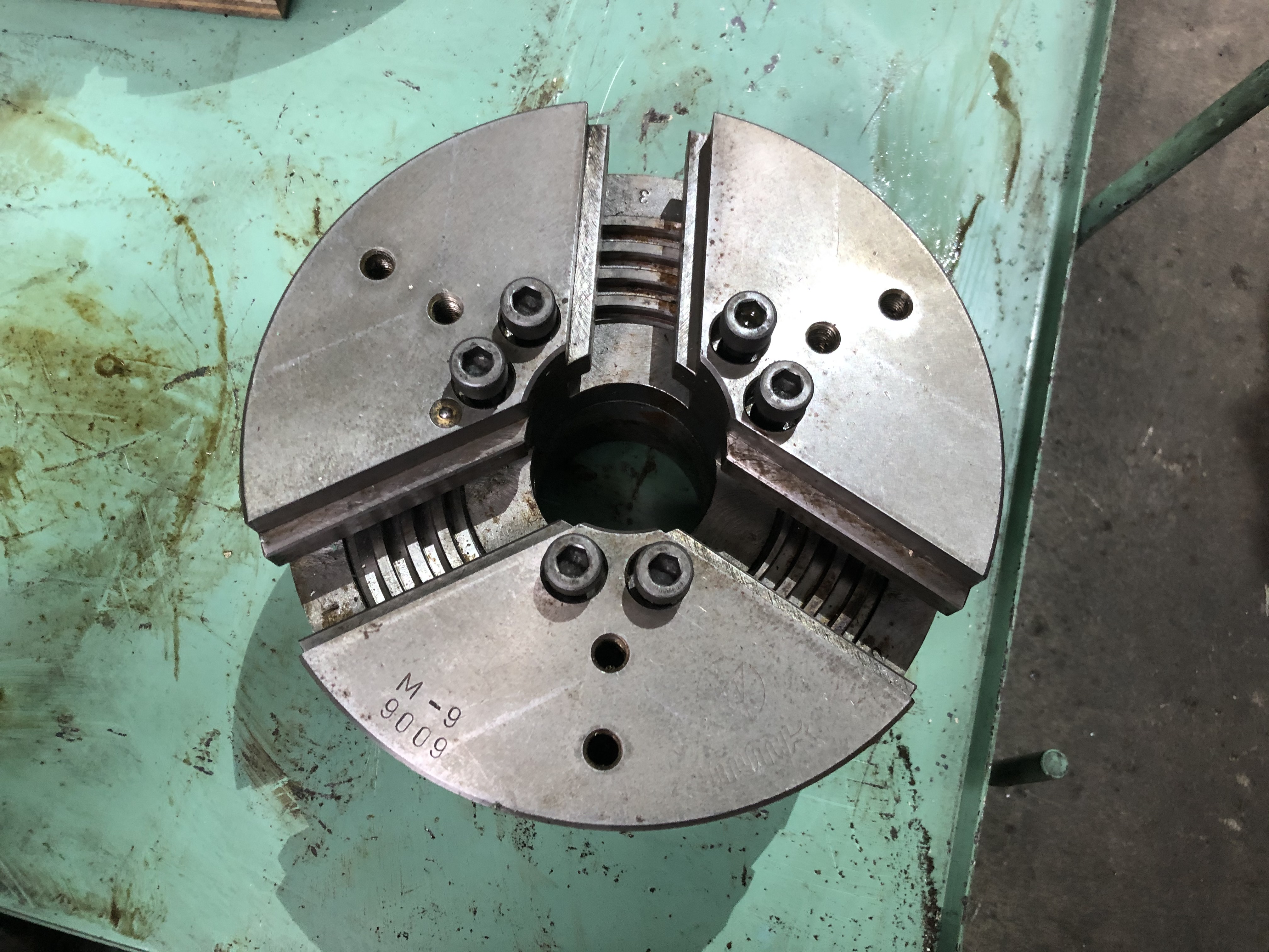 松本機械工業 3爪チャック M-9 9009 φ220 / MATSUMOTO MACHINE (MMK) 3-Jaw Chuck M-9 9009 φ220