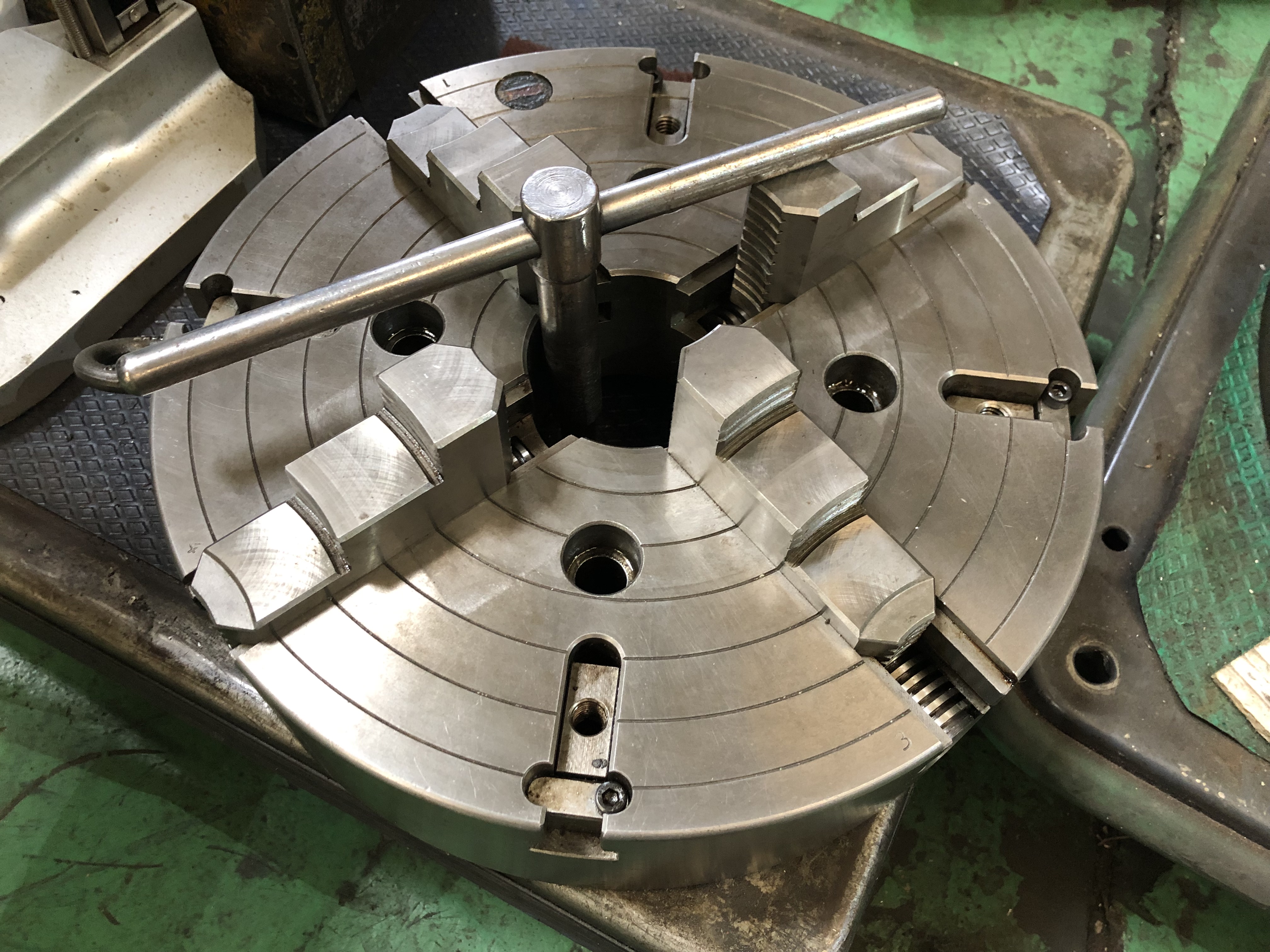 4爪チャック（インディペンデントチャック） 350mm / 4-Jaw Independent Chuck 350mm TE220033