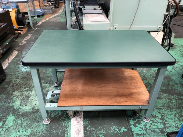 軽量作業台kkタイプ(ペダル昇降移動式) 895x1195x650mm / Adjustable Work Table 895x1195x650mm TH220106