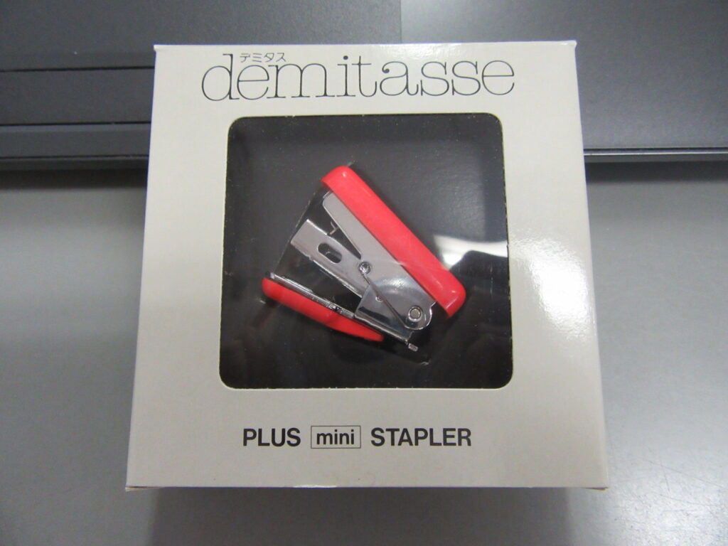 プラス 世界最小 ミニ ホッチキス デミタス 30-200 / PLUS PLUS Mini Stapler Demitasse 30-200 TM220120